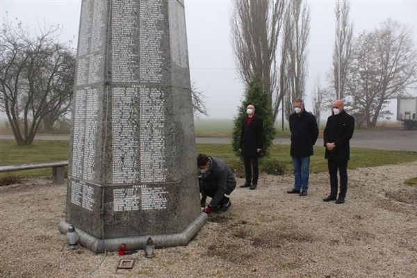 Cheb: Představitelé města uctili památku obětí válečných konfliktů