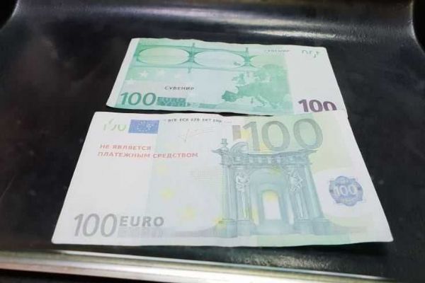 Chodov: Při směně dostal falešné bankovky