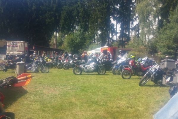 Studánka: Obec ožila motorkami