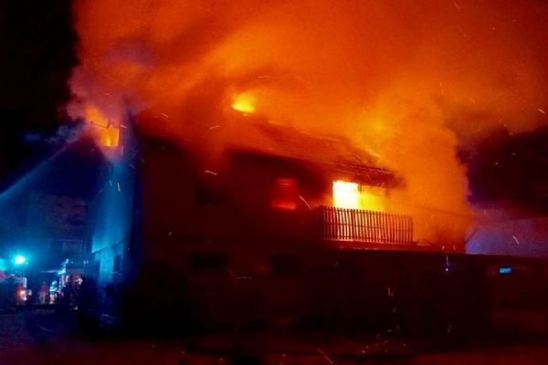 Jindřichovice: Šest jednotek hasičů zasahovalo u požáru domu