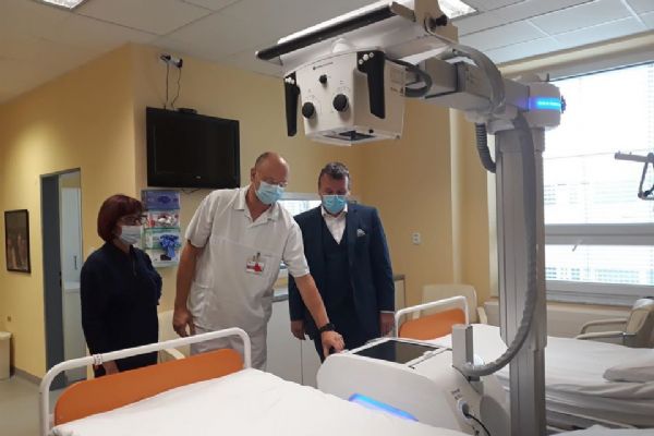 Karlovarská nemocnice získala nový mobilní rentgen 