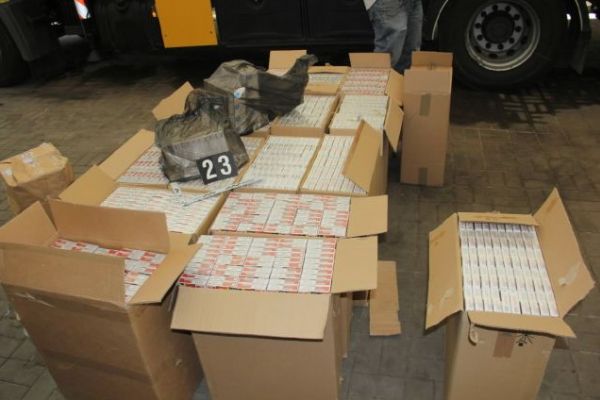 Sokolov: Převážel přes 400 kg tabáku a 9 tisíc krabiček cigaret