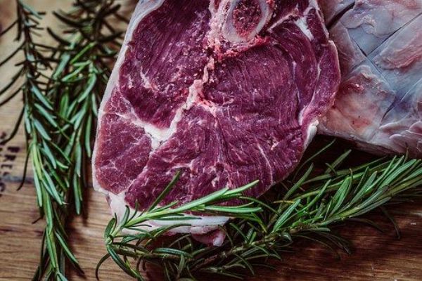 SZPI zjistila v restauracích klamání spotřebitele o původu hovězího masa