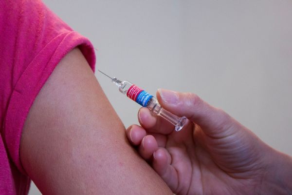 Zájem o očkování roste, vakcínu chce více než polovina lidí
