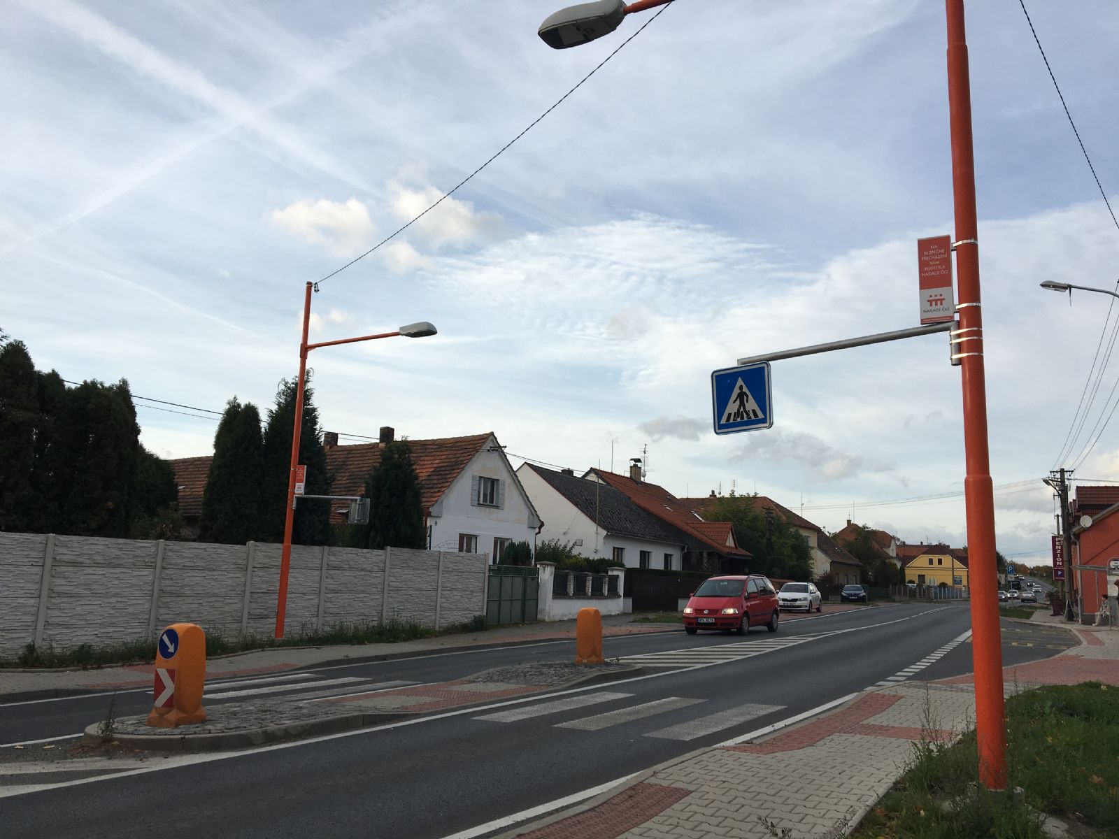 Bezpečnost chodců na silnici z Plzně do Klatov chrání Oranžový přechod