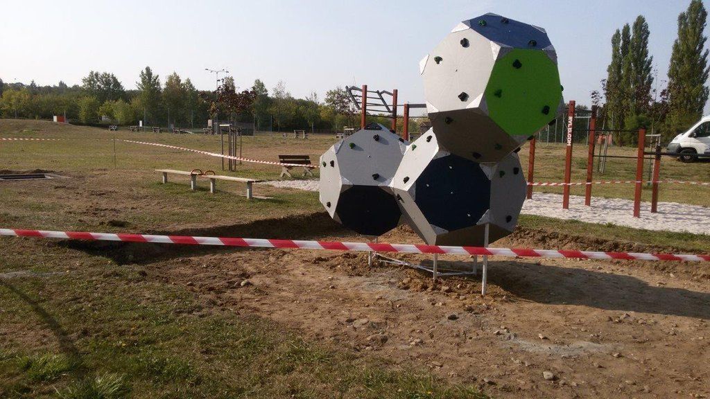 Centrální obvod Plzně instaloval nové prvky na dětská hřiště