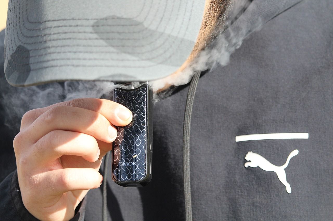 Elektronické cigarety pronikají do škol v kraji