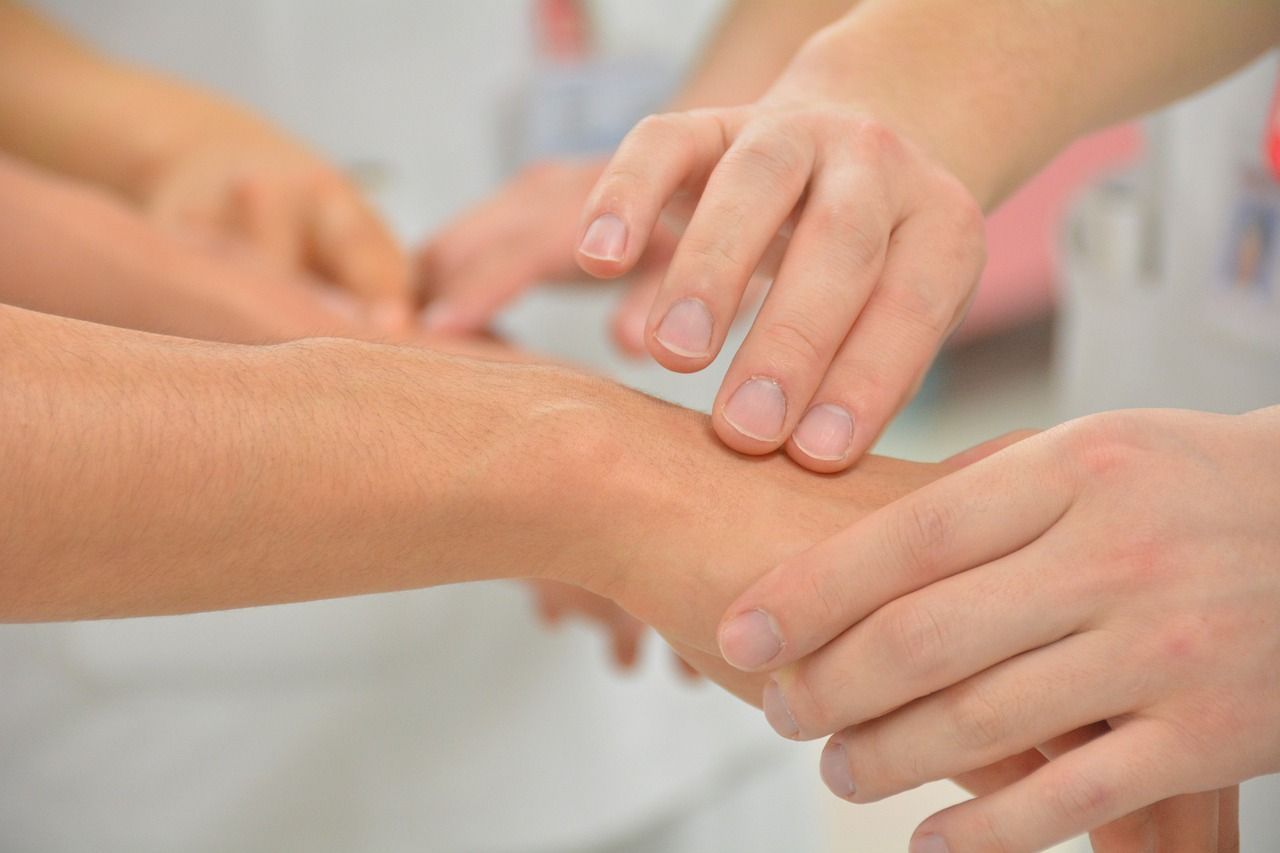 Na základní škole v Klatovech se vyskytl svrab, v kraji ho přibývá