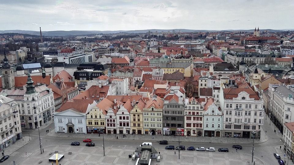 Plzeň poskytne dotaci 200 tisíc korun na opravu střechy domu v centru