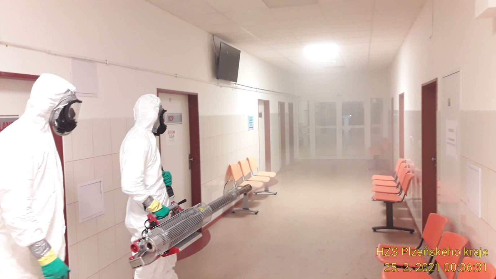 Rokycanská nemocnice ošetřila společné prostory mlžnou dezinfekcí