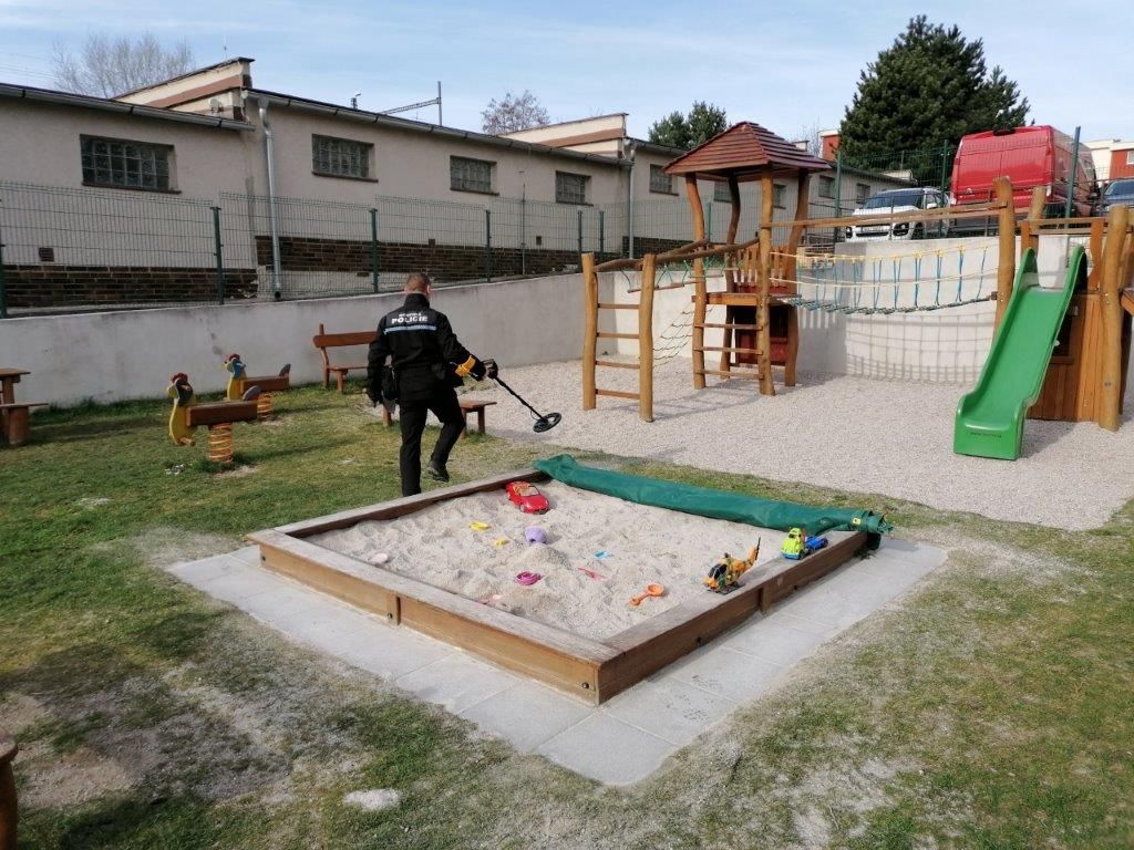 Strážníci kontrolovali dětská hřiště v Křimicích