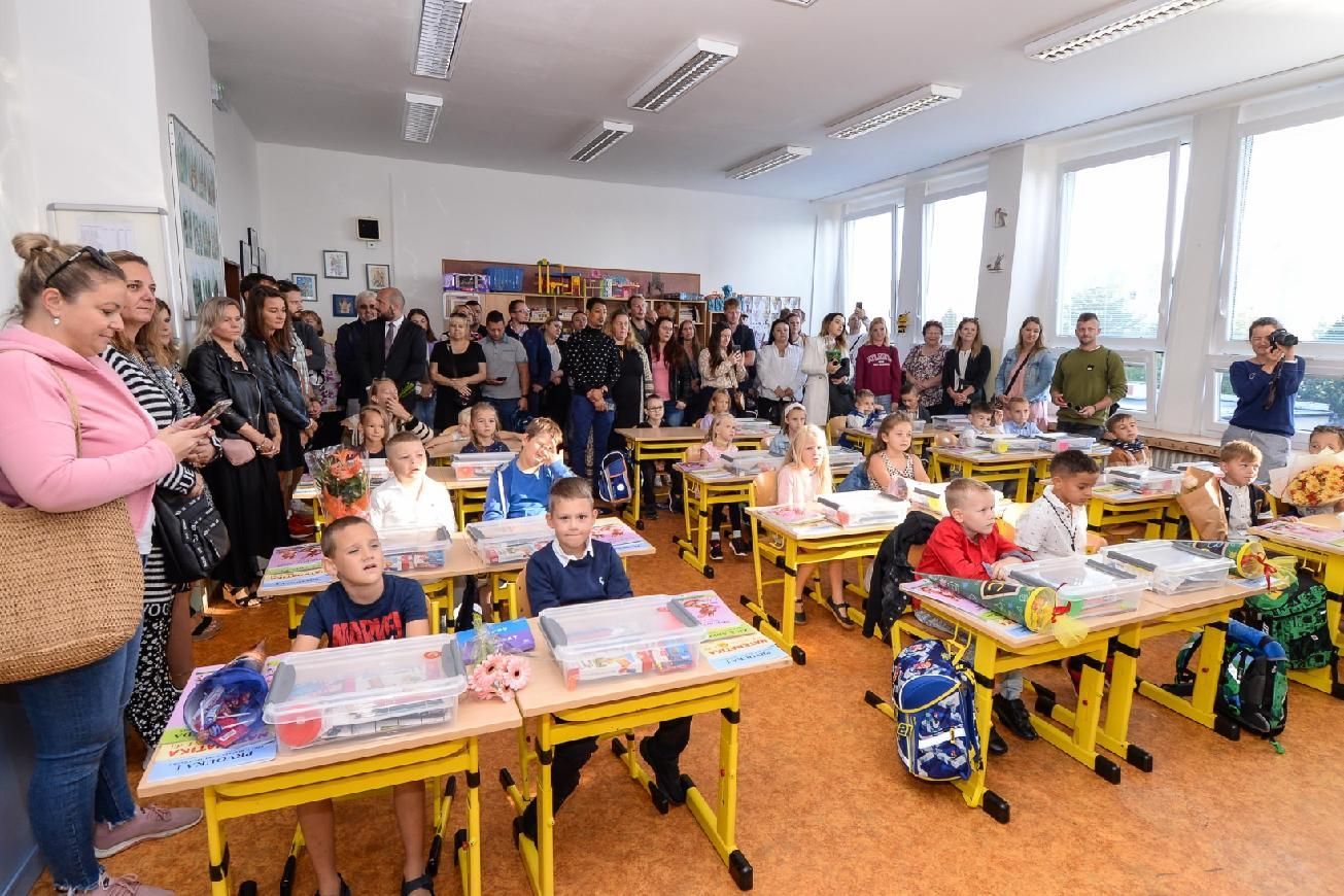 V Plzni přibylo prvňáčků, je jich více než 1 800. Začal nový školní rok