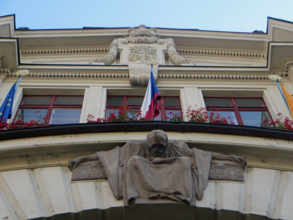 Praha souhlasila s pořízením budov a pozemků pošty ve Vysočanech, nové využití najdou jako součást školního areálu