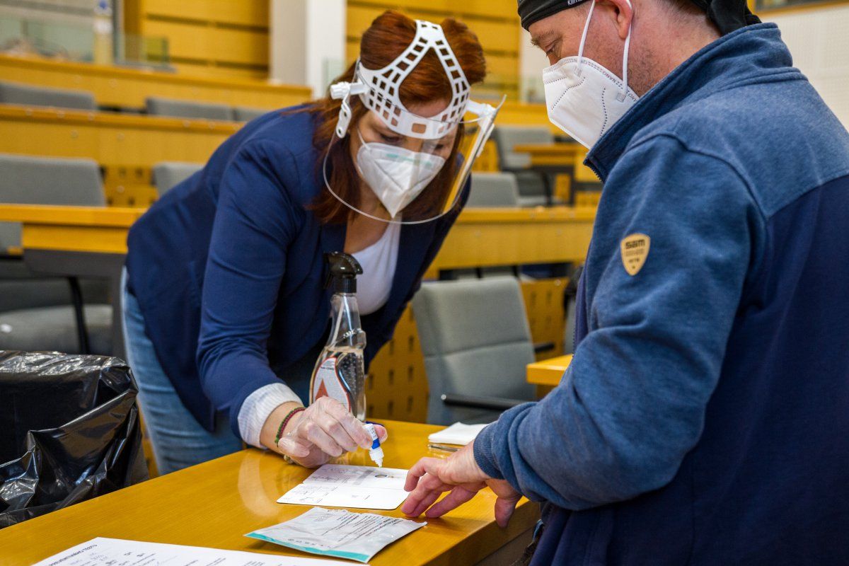 Krajští úředníci podstupují testování na covid-19