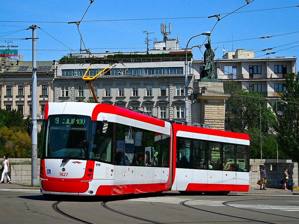 Řidiči MHD varují - bez rádia nepřijmeme jízdy navíc, hrozí problémy!