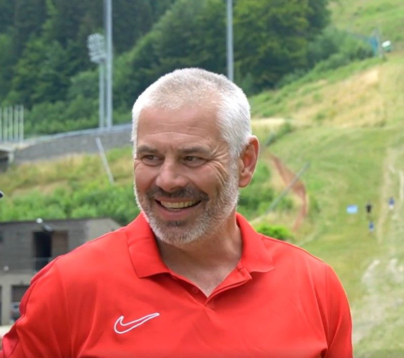 Komentátor Milan Antoš vážně zraněn při nehodě u Letňan