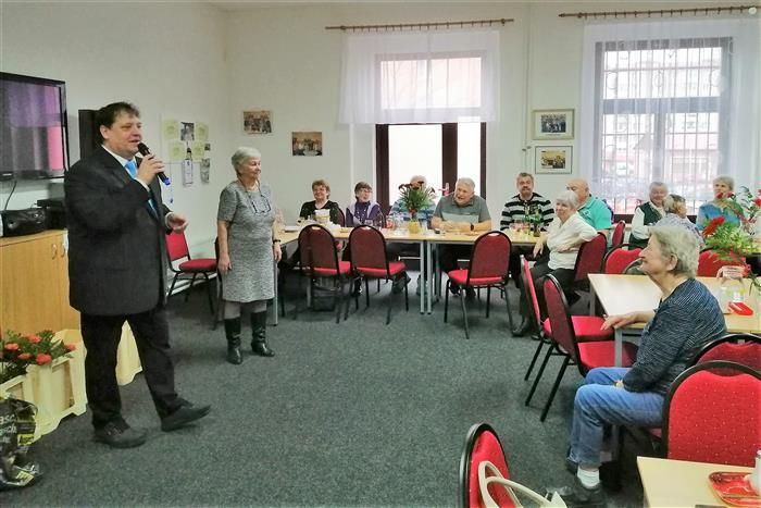 Aš: Starosta Vítězslav Kokoř popřál ašským seniorkám k MDŽ