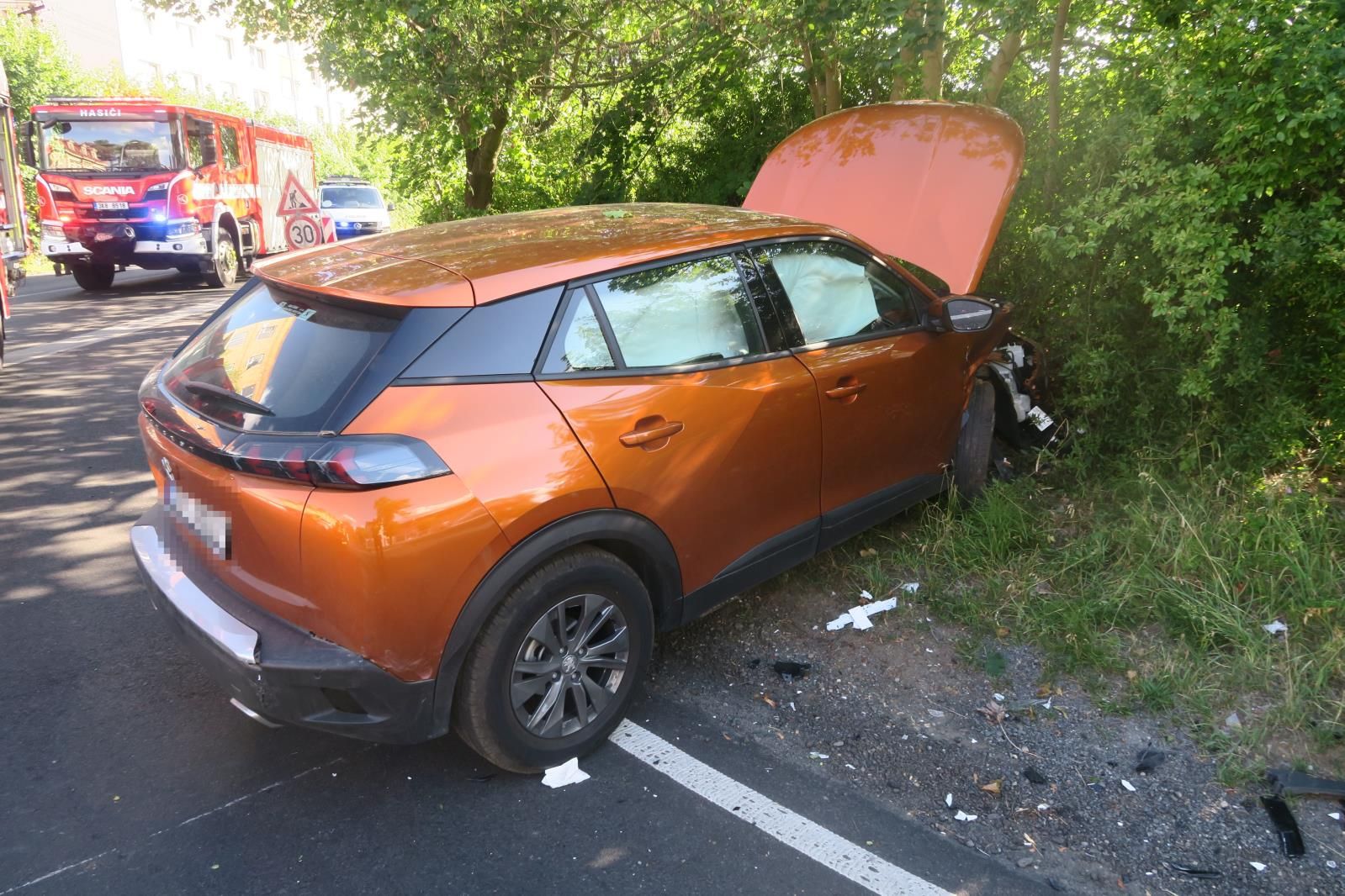 Karlovy Vary: Při dopravní nehodě byli zraněni čtyři lidé