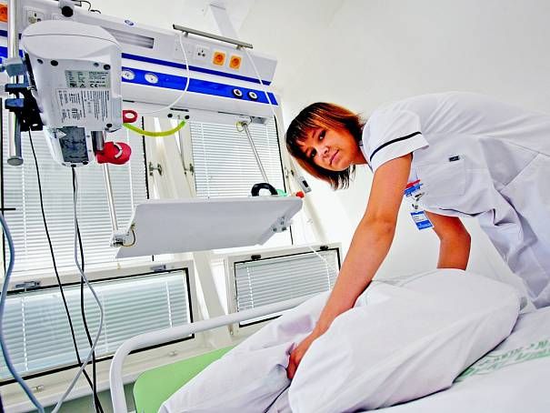 Nemocnice v Plzeňském kraji lákají na vysoké náborové příspěvky