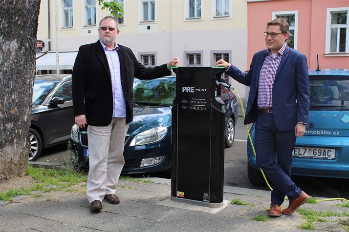 Praha 2 zřídila již čtvrtou dobíjecí stanici pro elektromobily