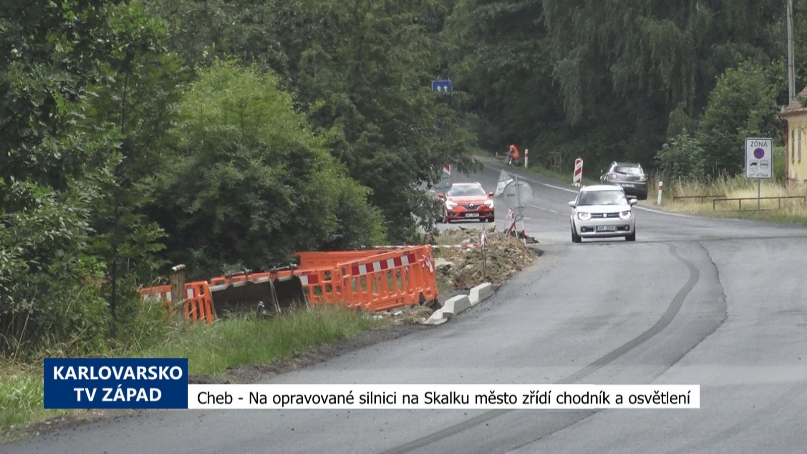 Cheb: Na opravované silnici na Skalku město zřídí chodník a přechod (TV Západ)
