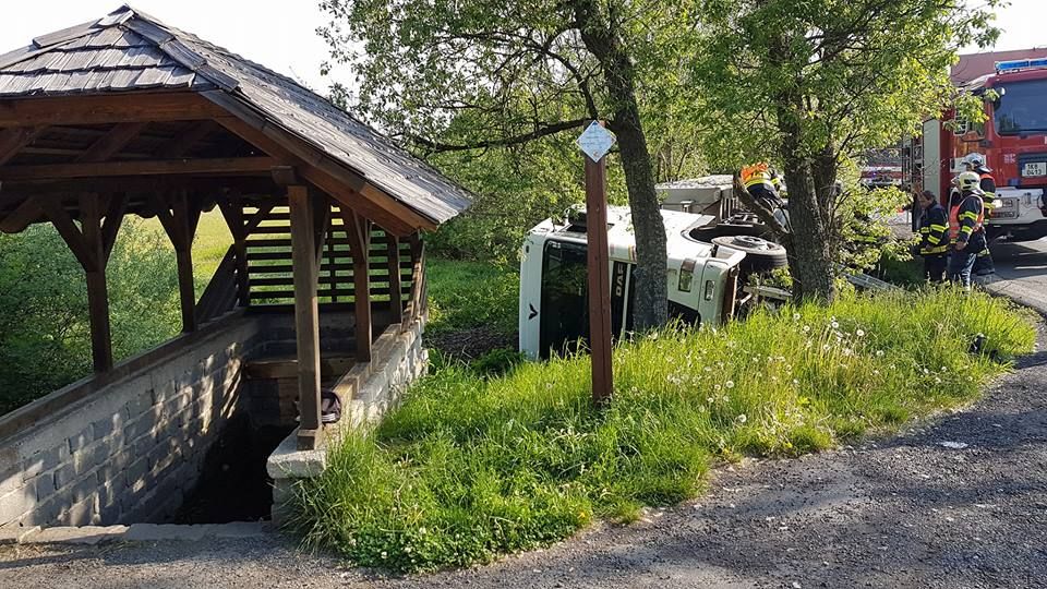 Chebsko: Hasiči zasahovali u dopravní nehody nákladního automobilu