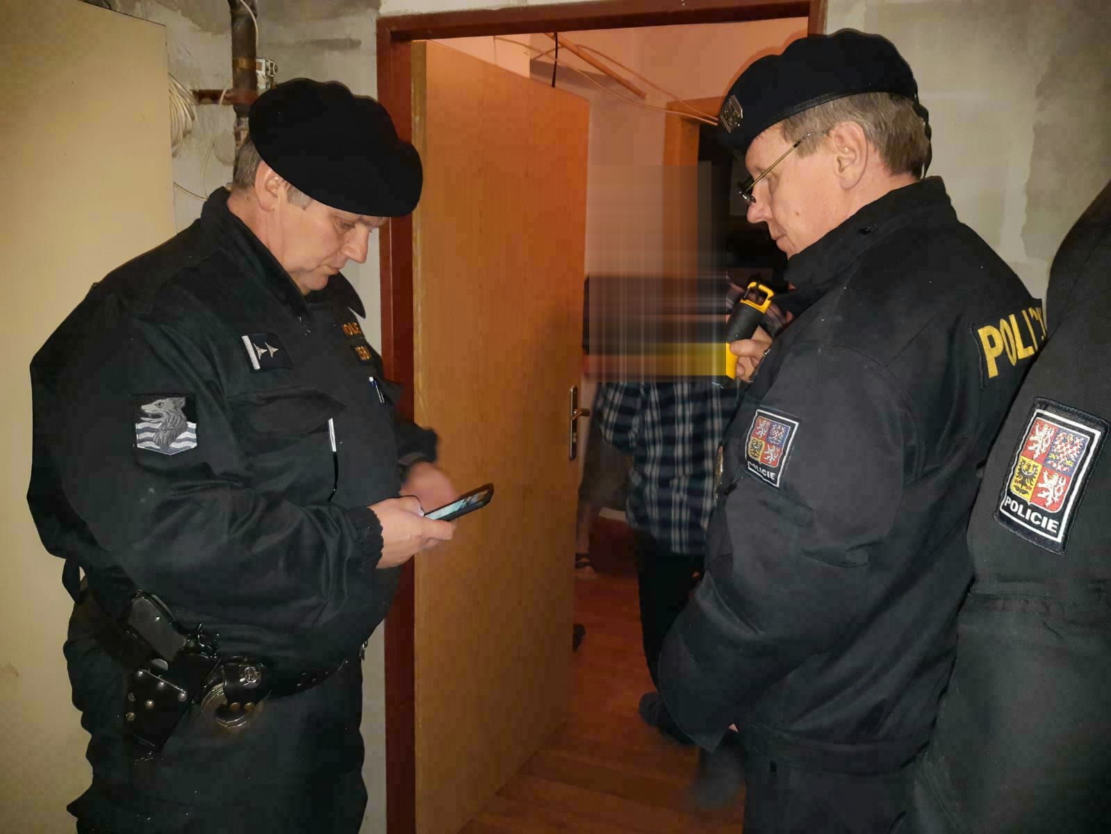 Chebsko: Policisté kontrolovali osoby na ubytovnách
