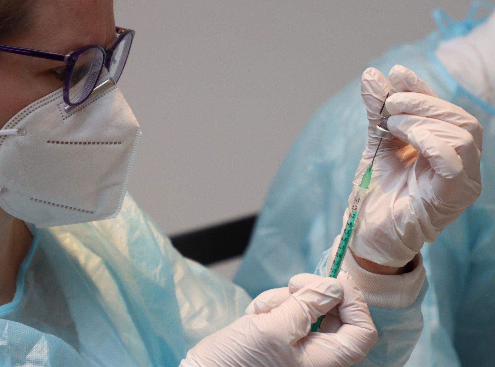 Karlovarský kraj hlásí 200 tisíc vyočkovaných dávek vakcín proti COVID-19