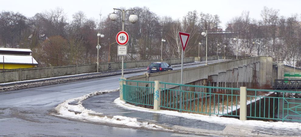 Karlovy Vary: Diagnostika Ostrovského mostu zúží průtah