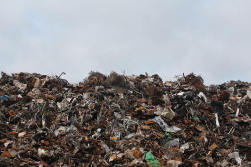 Přibývá požárů skládek, ministerstvo chystá kontroly