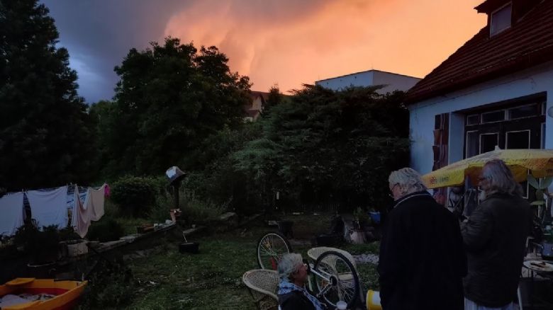 Bouře nakonec dorazila a přinesla barevné mraky