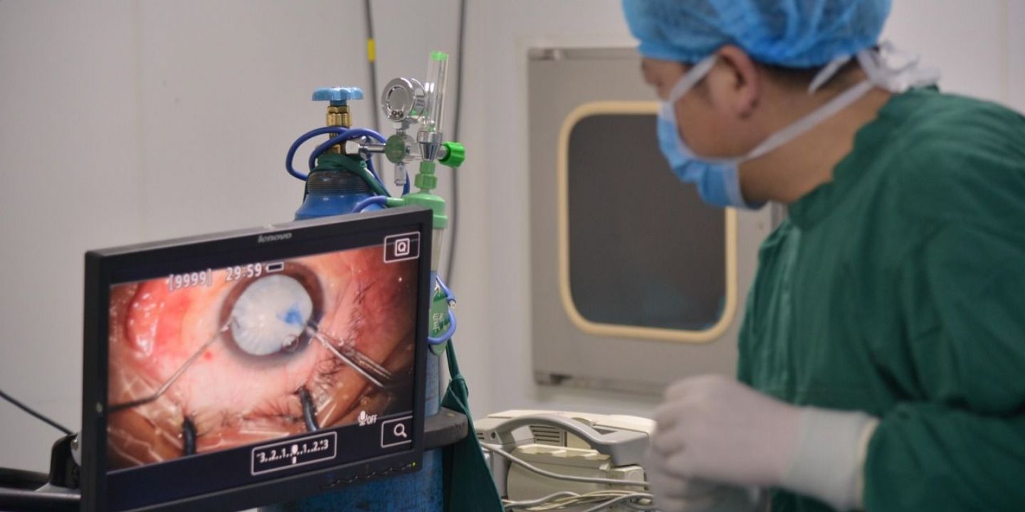 Chirurgická léčba chronické rýmy a zánětu dutin je účinnější než antibiotika
