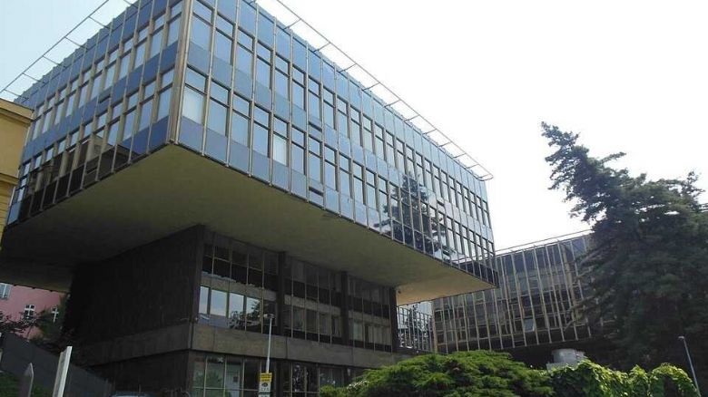 Praha získala 320 milionů na záchranu Pragerových kostek v Emauzích
